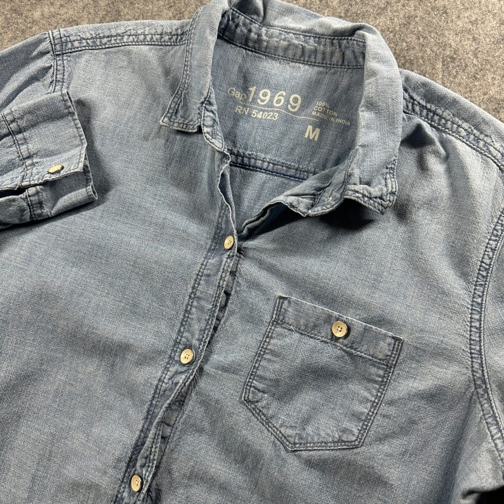 Gap 1969 Chambray Shirt Womens Size M Blue Button Up Long Sleeve Cotton